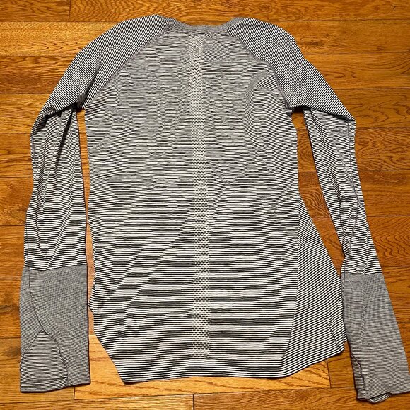 EUC Lululemon Swiftly Tech Long Sleeve Shirt 2.0 Hip Length Sz 8 Stripes - Picture 3 of 3
